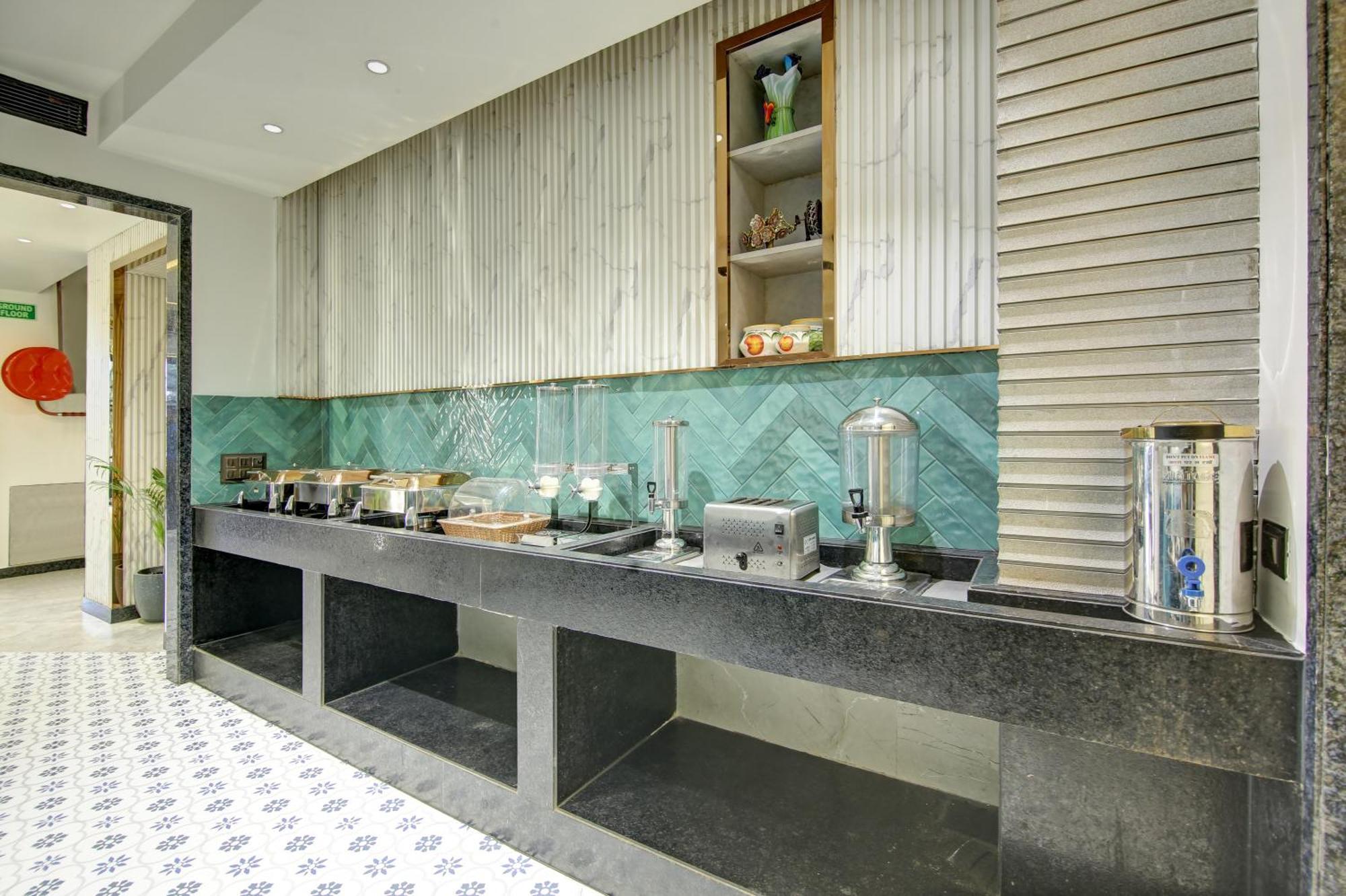 Hotel Uptown - 1Km Connaught Place New Delhi Exterior photo