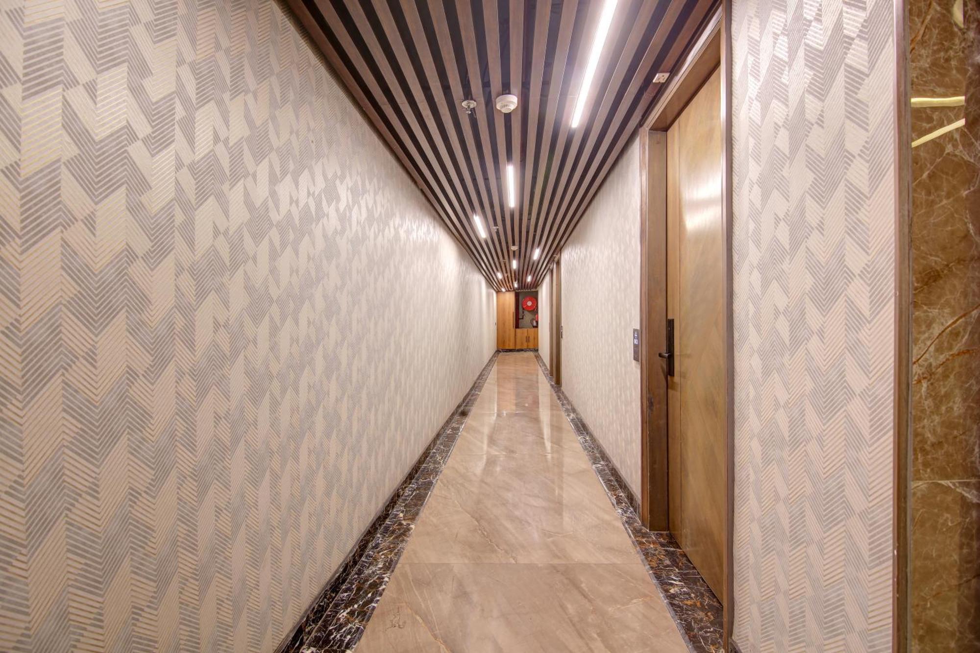 Hotel Uptown - 1Km Connaught Place New Delhi Exterior photo