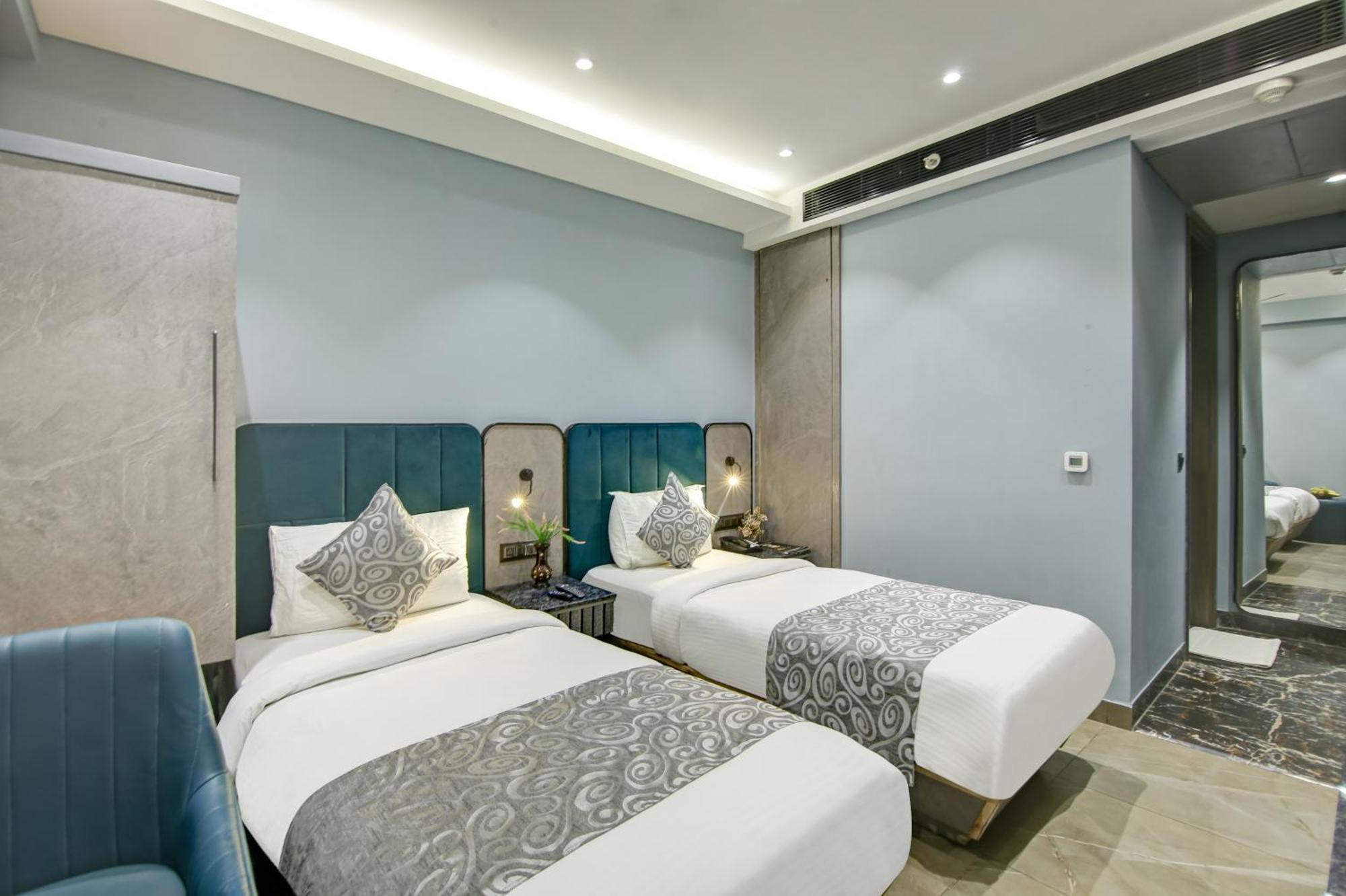 Hotel Uptown - 1Km Connaught Place New Delhi Exterior photo
