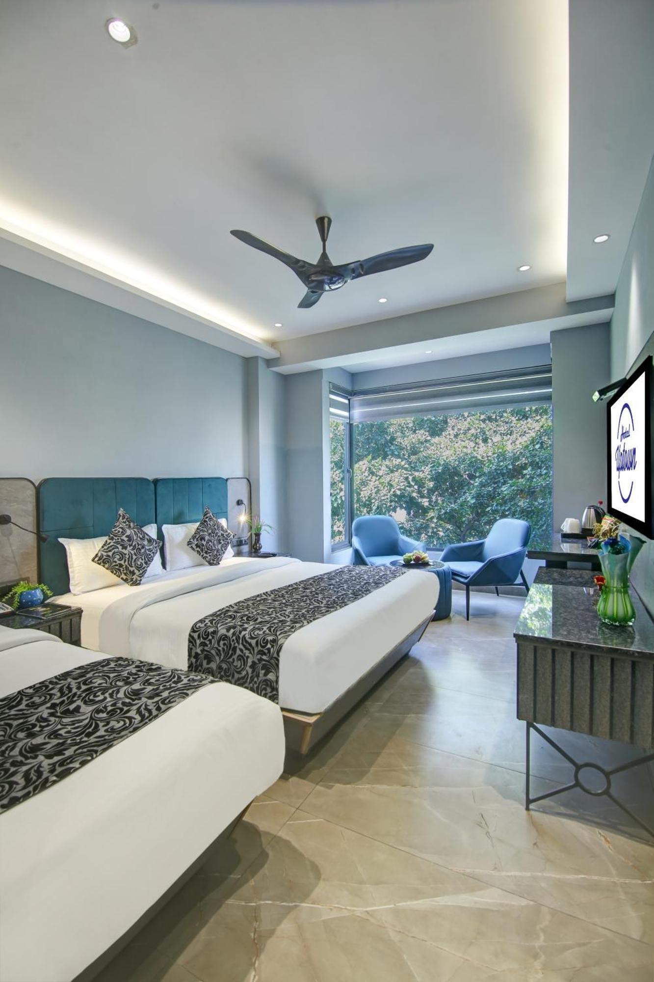 Hotel Uptown - 1Km Connaught Place New Delhi Exterior photo
