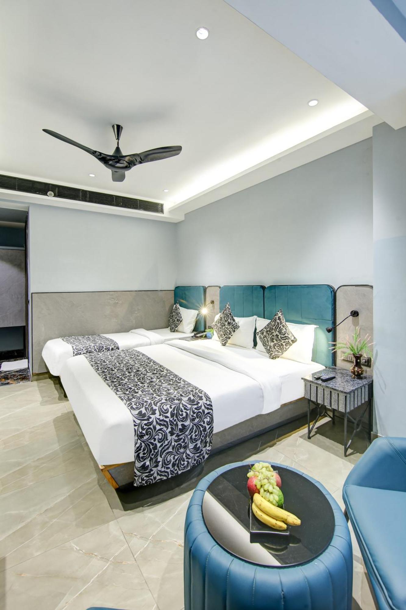 Hotel Uptown - 1Km Connaught Place New Delhi Exterior photo