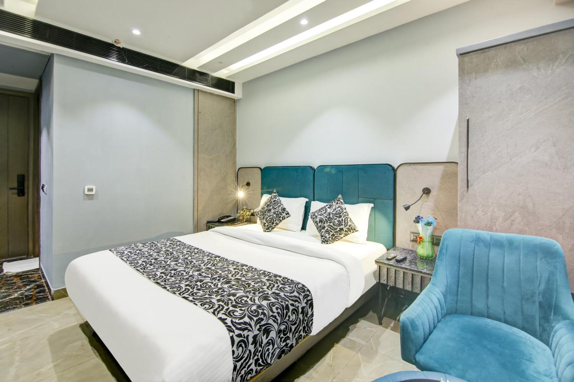 Hotel Uptown - 1Km Connaught Place New Delhi Exterior photo