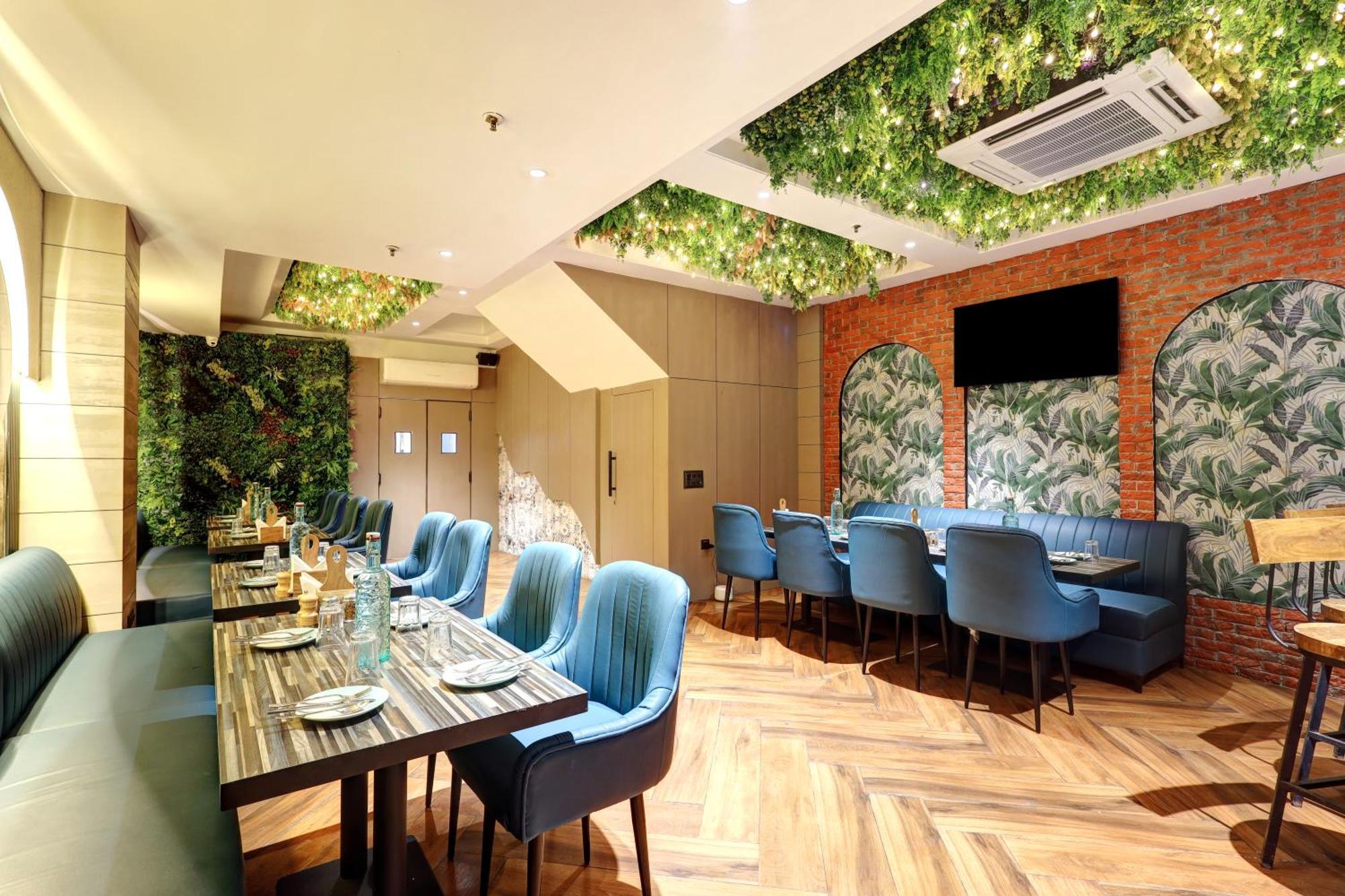 Hotel Uptown - 1Km Connaught Place New Delhi Exterior photo